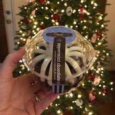 Sep 18, 2020 · glazes are optional on bundt cakes; Nothing Bundt Cakes Announces Return Of Peppermint Chocolate Chip Flavor