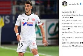 Avelar returned on 30 june 2011 to his club karpaty lviv. Danilo Avelar Passa Nos Exames E Comemora Acerto Com Corinthians
