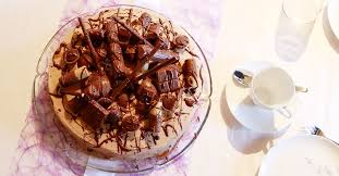 Diy Geschenk Zur Hochzeit Ehe Notfall Koffer Schnell Einfach Diy Geschenke Hochzeit Geschenk Hochzeit Hochzeitsgeschenk