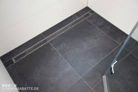 Bodenebene Dusche Mit Ablaufrinne An Der Wand Alles Passend Im Fugenschnitt Verlegt Verlegung Fliesenlegermeister Helid Fliesen Online Shop Dusche Ablaufrinne