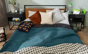 Sam levitz furniture is a local furniture store, serving the tucson, oro valley, marana, vail, and green valley, az area. Zinus Ironline Metal And Wood Platform Bed With Headboard And Footboard Box Spring Optional Wood Slat Support Queen Amazon Ca Home