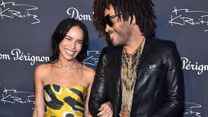 The two wed in june 2019 at the paris home of kravitz's father, lenny kravitz. Dank Papa Lenny Gansehaut Moment Auf Zoe Kravitz Hochzeit Promiflash De