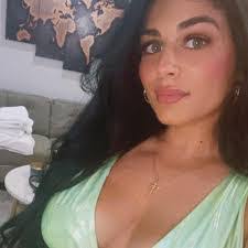 Amber Brunton's Instagram, Twitter & Facebook