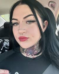 Naomi Moon's Instagram, Twitter & Facebook