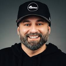 Mark Studebaker's Instagram, Twitter & Facebook