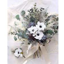 オーダーメイド クラッチブーケ とブートニア アネモネとラベンダーユーカリを使ってデザインさせていただきました 大人シックな色味大好きです ご結婚おめでとうございます アネモネブーケ ウェディング ブーケ 造花 ブーケ ウェディングブーケ