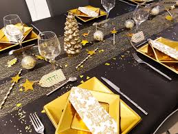 deco de table noel noir or idee deco fetes black gold deco table deco table noel nappe papier