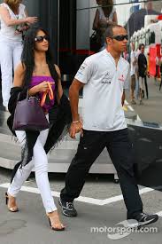 Lewis carl davidson hamilton, mbe (born 7 january 1985) is a british formula one racing driver from england, currently racing for the mercedes team. Lewis Hamilton Nicole Scherzinger 2009