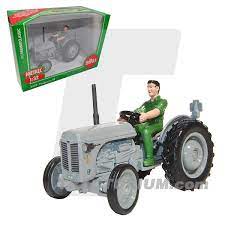 It marked a major advance in tractor design, distinguished by lightweight, small size, manoeuvrability and versatility. Tractorium Modelltraktoren Shop