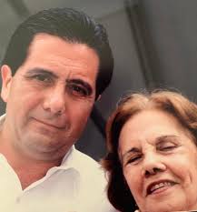 Después de 56 años me tocó pasar el primer día de las madres sin ella.  Mucha nostalgia y muchos bellos recuerdos de mi madre. En todo momento  agradeceré a Dios que te