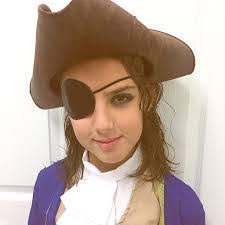 Edna Carre's Instagram, Twitter & Facebook