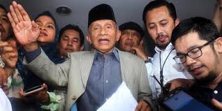 Amein rais tidak menyebut secara jelas siapa yang dimaksud dalam tausiahnya sebagai partai setan dan partai allah. Amien Rais Minta Tito Karnavian Dipecat Memangnya Dia Opini Indonesia Seword