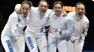 Luigi samele vince la medaglia d'argento nella sciabola, terzo oro consecutivo per aron szilagyi mentre nella spada femminile trionfa yiwen sun. L4muehznlupinm