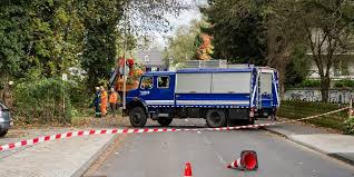 Das team der unwetterzentrale deutschland von meteogroup twittert hier unwetterinformationen, interessante messwerte, und news rund um das thema unwetter. Unwetterwarnung In Rhein Sieg Stromausfall Und Umgeknickte Baume Kolner Stadt Anzeiger
