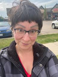 I went to the salon to get a pixie cut and this is what I ended up with.