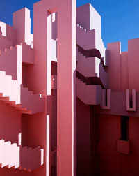 Ricardo Bofill Est Un Architecte Espagnol Connu En France Pour Les Espaces D Abraxas A Noisy Le Grand Architecture Cool Art Et Architecture Projet Architecture