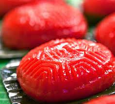 Tepung terigu dicampur dengan bahan lain seperti telur, mentega, gula, dan air soda yang membuat bolu menjadi merekah saat dikukus. 10 Rekomendasi Resep Snack China Penggugah Selera 2019