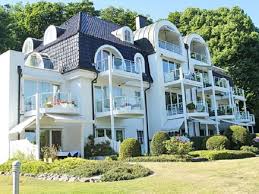 Balkon, tiefgarage, bad mit wanne, gäste wc, kelleranteil, barrierefrei, personenaufzug, frei. Ferienwohnung Meerblick Und Golf In Lubeck Travemunde Schleswig Holstein