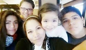 Empezaron las clases y mi pequeña engreída empezó hoy su primer grado,  😯🥰¡Uy! Aún le queda como 11 años para que culmine su primaria. Y si el  bendito Dios lo permite, también