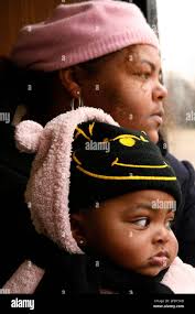 APN ADVANCE FOR SUNDAY, FEB. 25 **Chimera Tucker, 22, and her daughter Jazzmine  Smith, 7 months, look out the window as the bus takes them from the DC  Village shelter to