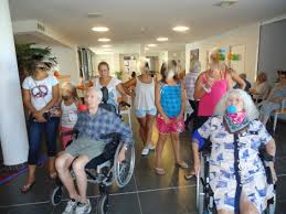 Les personnes âgées seules se retrouvent souvent en maison de retraite. Agde Nos Anciens Entre Jeux Olympiques Et Thematique Espagnole A La Maison De Retraite Les Jardins De Brescou Herault Tribune