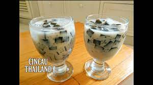 Untuk memperkaya rasa, siapkan nam pla (kecap ikan), gula palem, dan air asam jawa sebagai saus siramannya. Es Cincau Ini Populer Banget Di Thailand Youtube