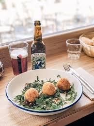 On Vous Emmene Decouvrir Le Tablier Un Nouveau Restaurant De La Place D Erlon Une Neo Brasserie Mettant En Avant Les Produits Re Le Diner Gastronomie Tablier