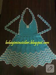 Yemek yaparken, mutfağı temizlerken ya da bulaşık yıkarken organik olsun kimyasal olsun birçok ürün kullanırız. Tigla Orulmus Mavi Beyaz Tonlarda Elbise Seklinde Pek Zarif Bir Mutfak Onlugu Calismasi Ve Daha Pek Cok Ilham Alinasi Tig Isi Bebek Elbiseleri Tig Isleri Orgu