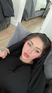 Carlotta Ford's Instagram, Twitter & Facebook