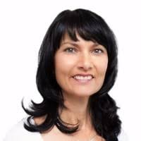 Karen Hardcastle — Reviews & Property Sales