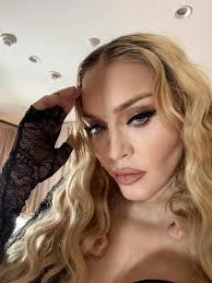 MADONNA to prehnala: Na koncerte ukázala UMELÝ ZADOK!