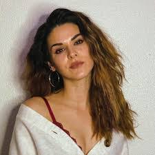 Heather Levinson's Instagram, Twitter & Facebook