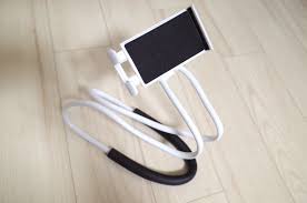 ダイソーの スマホネックホルダー が寝ながらスマホを叶えてくれたよ 顔に落とす日々にサヨナラだ roomie ルーミー ダイソー スマホ 固定 ルーミー
