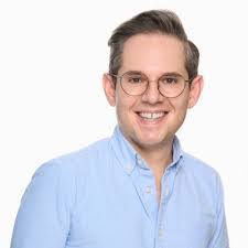 Susan Lomax's Instagram, Twitter & Facebook