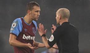 .197 публикаций — посмотрите в instagram фото и видео tomáš souček (@tomassoucek28). Mike Dean Tomas Soucek Speaks Out On Death Threats As West Ham Red Card Overturned Football Sport Express Co Uk