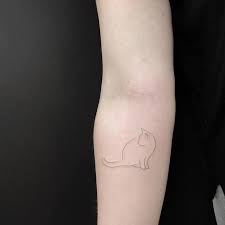 100 Trendy And Irresistible Tattoo Ideas For Girls Tattoobloq Minimalist Cat Tattoo Tiny Tattoos For Girls Cat Tattoo Simple