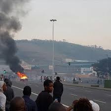 Live visuals coming from point rd shoprite in durban cbd. Durban Major Routes Blocked By Protests Over Anc Candidate Lists