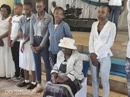 Finance minister tito mboweni has taken issue with twitter folk telling him to find a wife to cook for him. Tito Mboweni On Twitter I Am With Pastor Thomas Mbhungana His Wife And Daughter As We Celebrate Mhani Lizzy Mushwana S Birthday She Is 86 Years Old Such A Good Feeling To Be