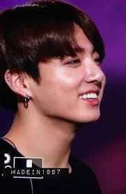He just added a new one. Pin De Ghim Em Bts Jungkook Piercings Masculinos Piercings Brincos