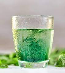 Other nutrients in chlorella, like selenium, zinc, and calcium, can make the hair shiny and soft. 8 Reasons That Prove A Plant Pigment Works Wonders For You Chlorophyll And Its Benefits