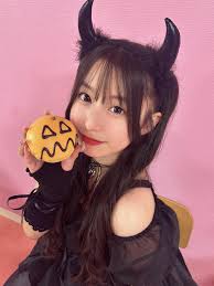 Juna🥰🥰 Instagram post HAPPY HALLOWEEN Today I had a Halloween party at  school with my friends! For my first Halloween as a high school girl, I  dressed up as a devil! It