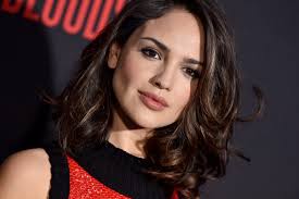 Eiza gonzález was born on january 30, 1990 in mexico city, distrito federal, mexico. Eiza Gonzalez Has Been Battling Tons Of Allergies Since Childhood People En Espanol