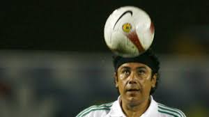 Deep bass bass mix — hugo sanchez. Fussball Hugo Sanchez Probt Den Salto Vorwarts Als Trainer Fussball Faz