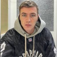 Elliot Gibson's Instagram, Twitter & Facebook