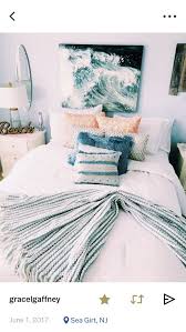 You don't have to live on the coast to love the casual, happy feel of the beach. Pinterest Madstev23 Home Bedroom Dorm Room Decor Beachy Room