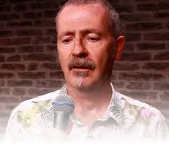 Komiker for en aften: Adrian Hughes