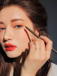 Useful Makeup Tips To Look Beautiful In 2020 Makeup Trends Summer Makeup Celebrity Makeup
