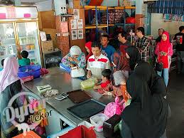 It is made from fish and sago flour and seasoned with salt and sugar. Kampung Bukit Tok Beng Tempat Makan Sedap Di Kuala Terengganu Tempat Menarik