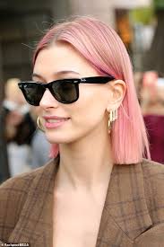 Hailey Baldwin Flaunts New Pink Do As She Goes Out With Justin Bieber Hair Color Pink Human Hair Lace Wigs Pink Hair Dye