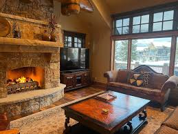 Krystal (Knott) Rudolph & Brett Rudolph (@resideinsummit) • Instagram  photos and videos